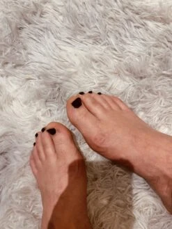 Photo De Pied Nu Vernis Noir -Luxe Locks Shop A707FCE1 77A1 4537 A3EA 5508E199738A scaled 1