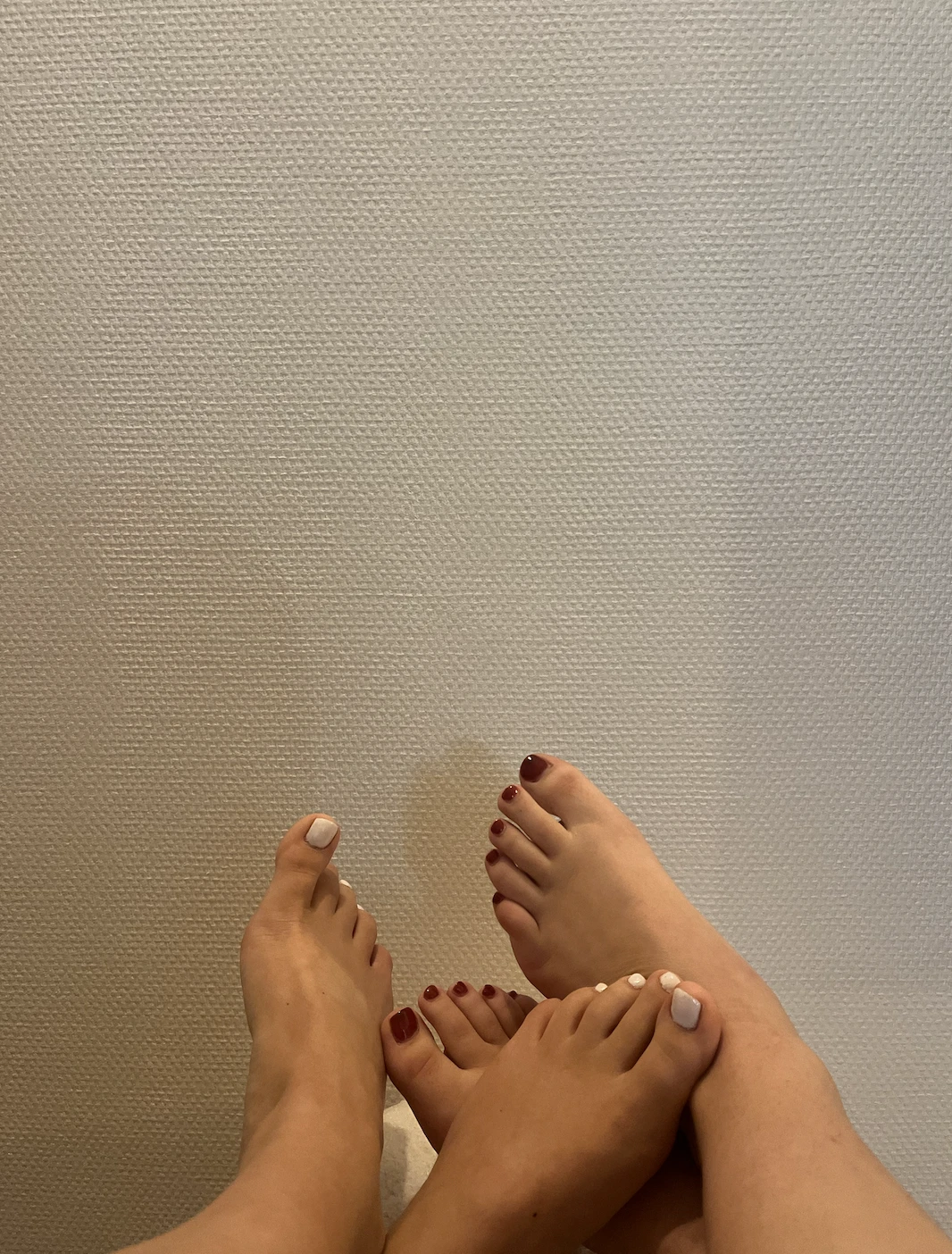 4 Feet On 1 Photo 3 4 Feet On 1 Photo