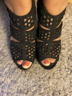 Pieds Vernis Corail Avec Et Sans Talons 11 Pieds Vernis Corail Avec Et Sans Talons -Luxe Locks Shop IMG 4095 scaled 1