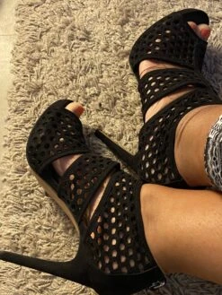 Pieds Vernis Corail Avec Et Sans Talons 9 Pieds Vernis Corail Avec Et Sans Talons -Luxe Locks Shop IMG 4096 scaled 1